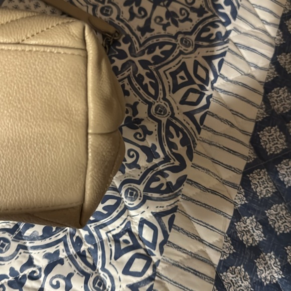 Rev - Picture 6 of 9